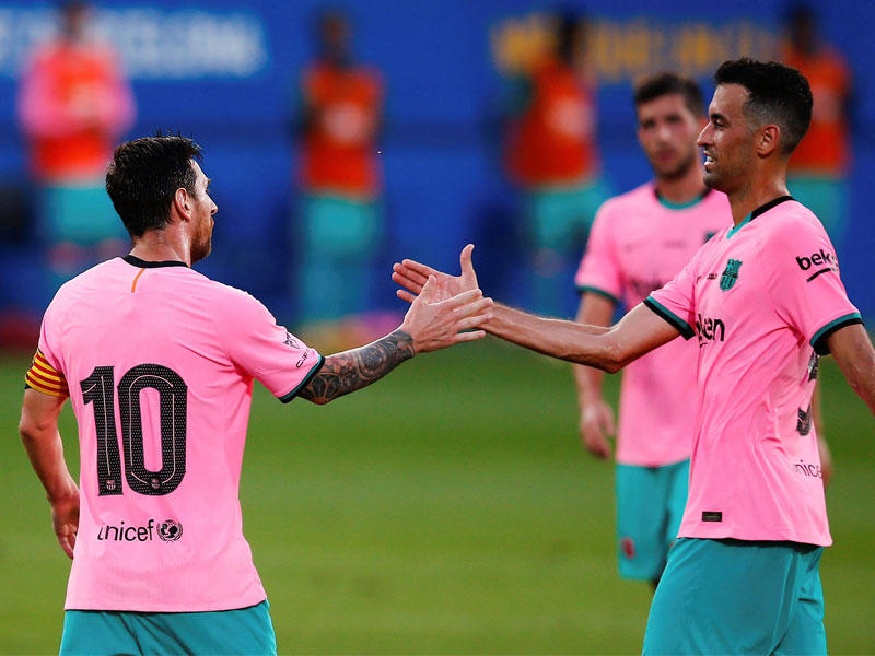 بوسكيتس وميسي نجما برشلونة