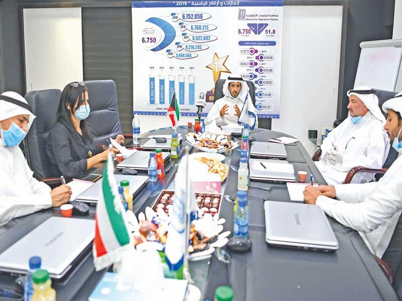 علي الفهد خلال المؤتمر الصحافي (تصوير عبدالله خلف)