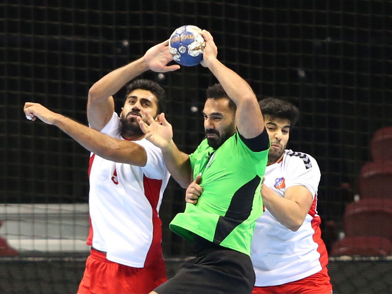 جانب من مباراة العربي والكويت أمس الأول