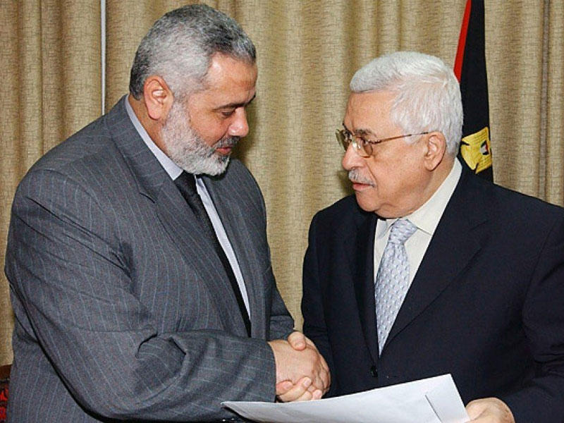 الرئيس الفلسطيني محمود عباس ورئيس المكتب السياسي لحركة «حماس» إسماعيل هنية 