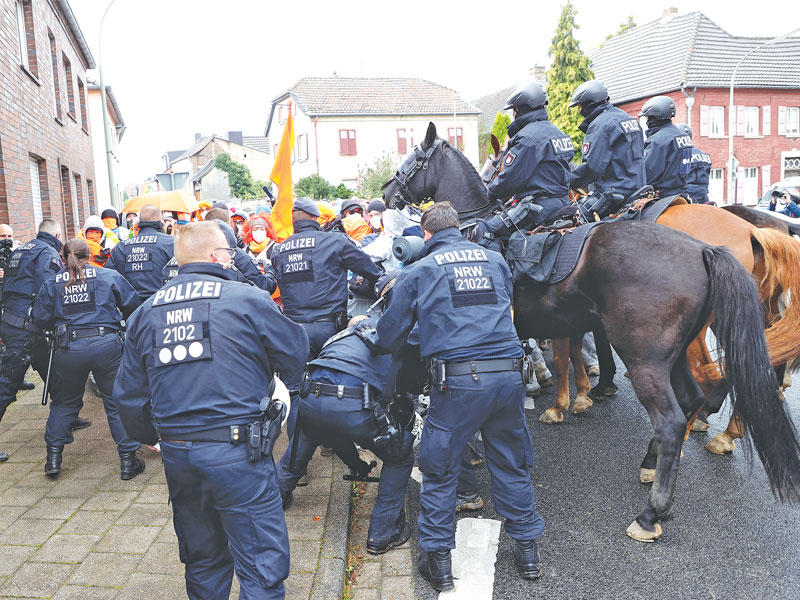 رئيس ألمانيا يعلن الحرب على اليمين المتطرف