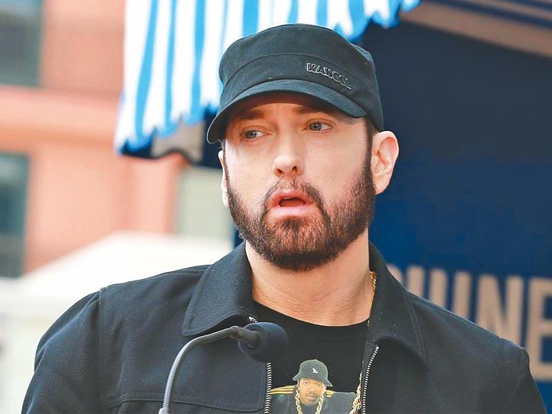 النجم العالمي إيمنيم