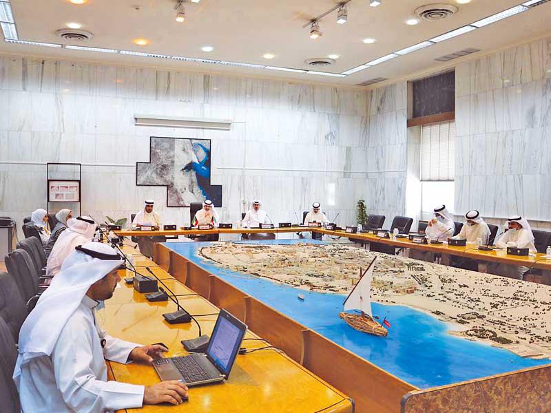 جانب من اجتماع اللجنة الفنية في البلدي