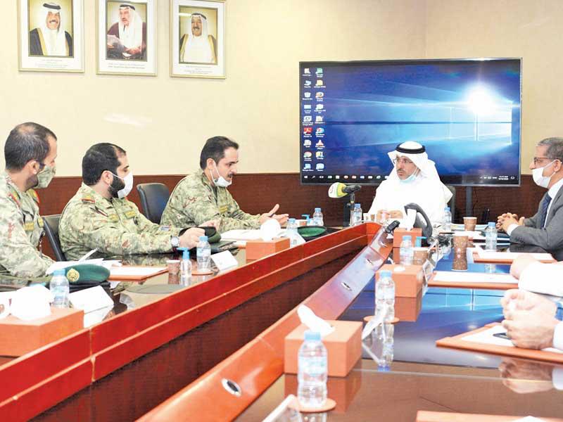 نائب رئيس الجامعة للشؤون الأكاديمية والبحث العلمي مدير الجامعة في الكويت د. نايف المطيريخلال استقبال وفد الحرس الوطني