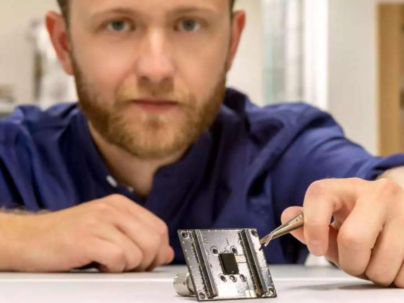 أصغر جهاز استشعار لتلوث الهواء في العالم يمكن استخدامه أيضًا في أجهزة الجوّال