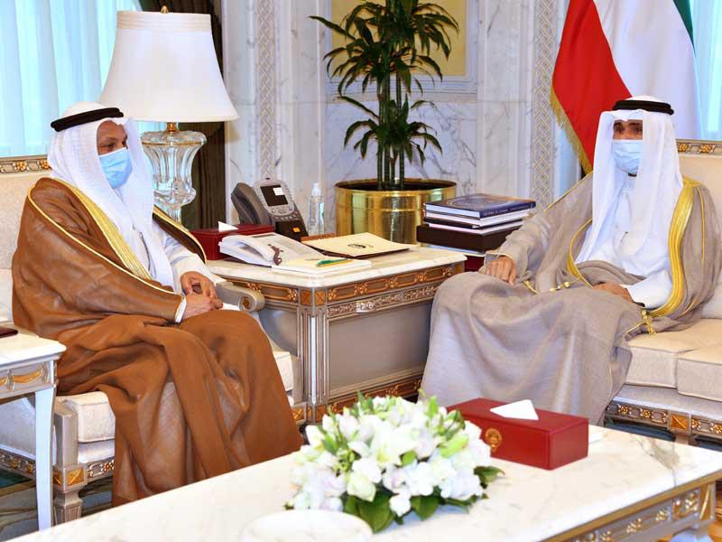  نائب الأمير مستقبلاً المطاوعة أمس