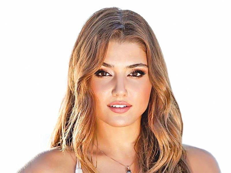 النجمة التركية ​هاندا أرتشيل