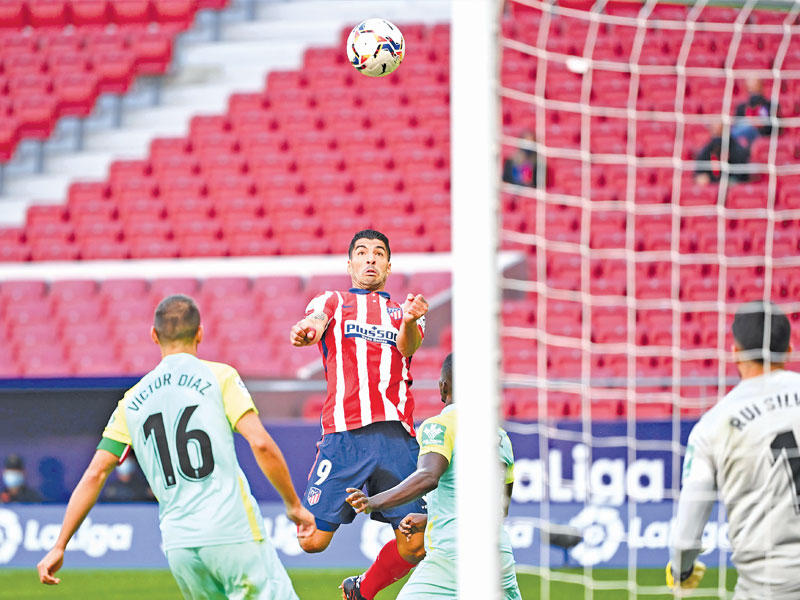 سواريز يحرز هدفه في مرمى غرناطة