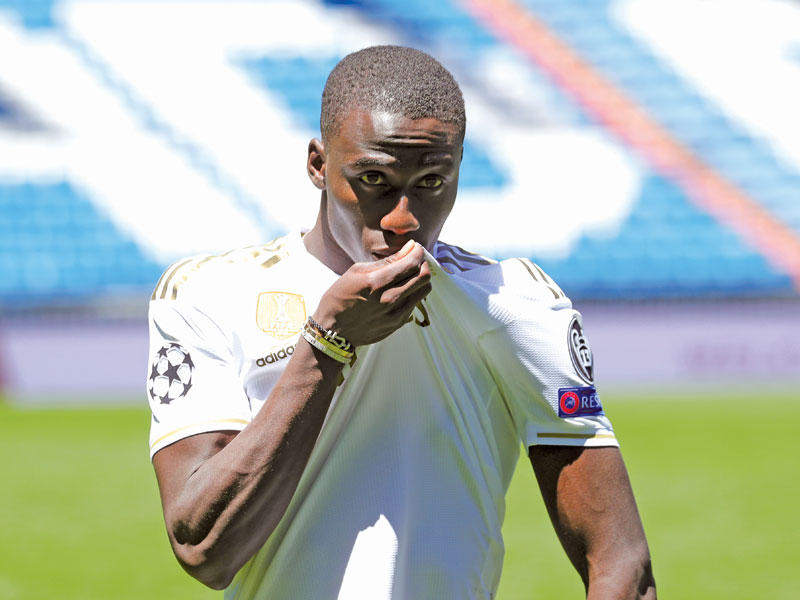 الظهير الأيسر الفرنسي لنادي ريال مدريد فيرلاند ميندي