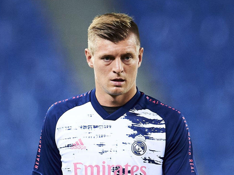 لاعب وسط ريال مدريد الإسباني توني كروس 