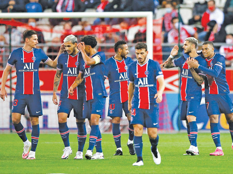 فرحة لاعبي سان جرمان بهدف إيكاردي الأول 