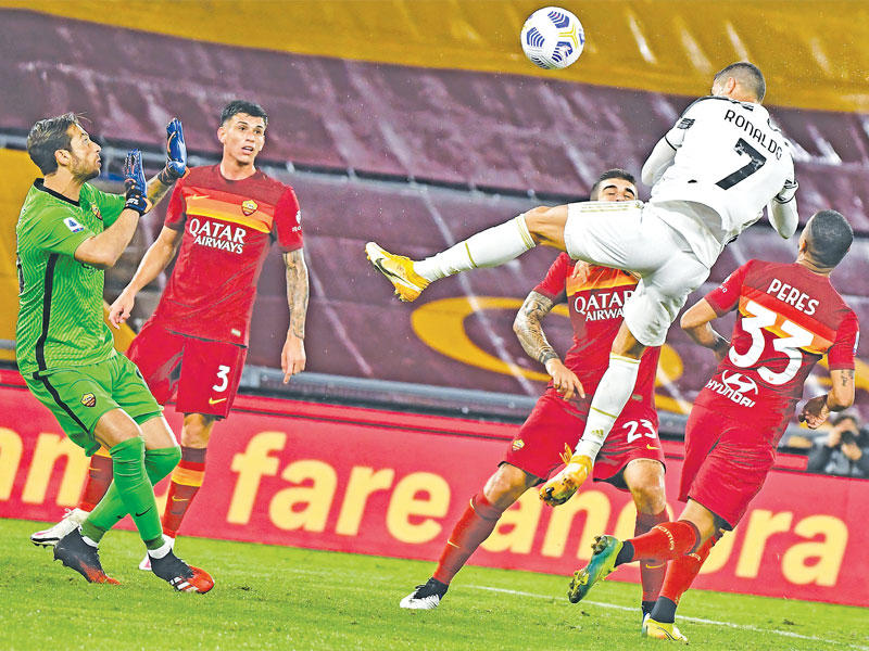 رونالدو نجم يوفنتوس يحرز الهدف الثاني في مرمى روما