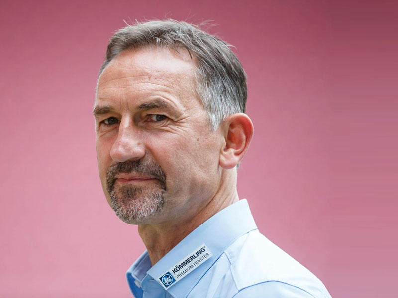 أخيم بييرلورتسر مدرب نادي ماينتس