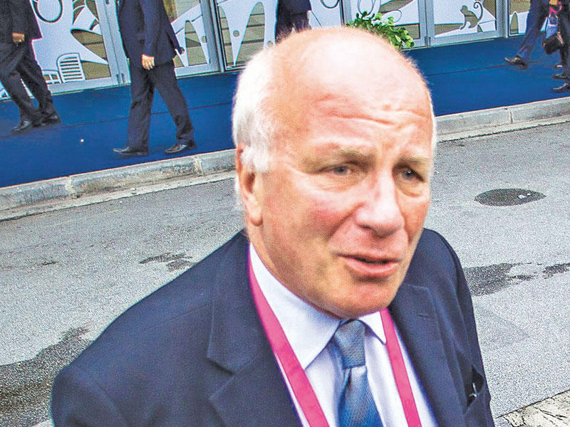 جريج دايك ولورد تريسماس رئيسا الاتحاد الإنكليزي لكرة القدم 