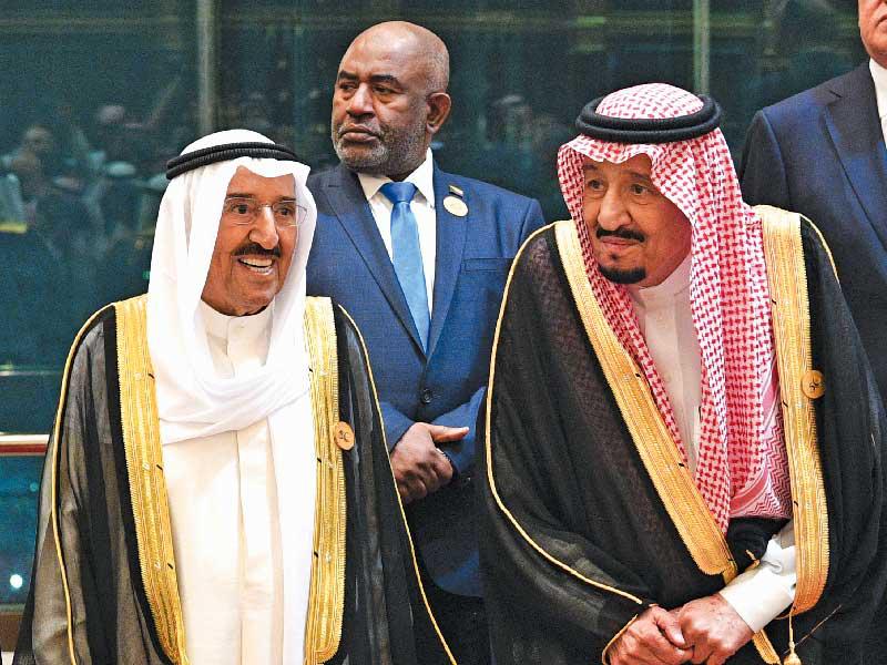 الراحل الشيخ صباح الأحمد مع العاهل السعودي الملك سلمان بن عبدالعزيز