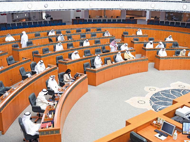 جانب من جلسة أمس (تصوير عبدالله الخلف)