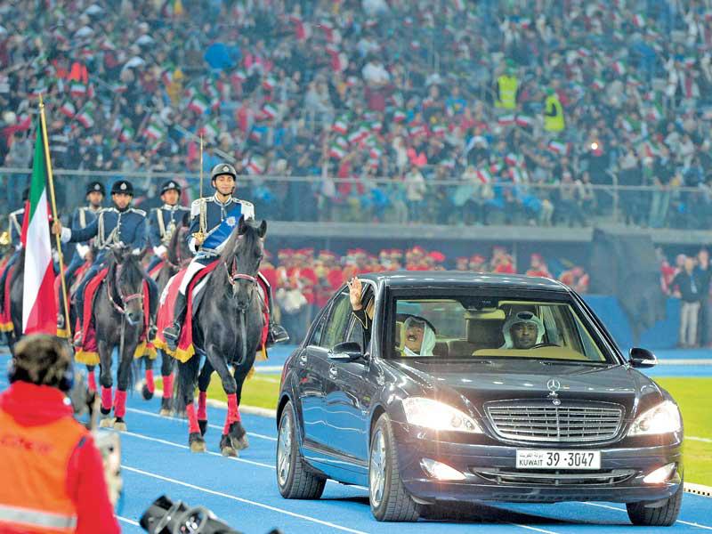 سمو الأمير الراحل الشيخ صباح الأحمد في افتتاح استاد جابر الدولي عام 2015