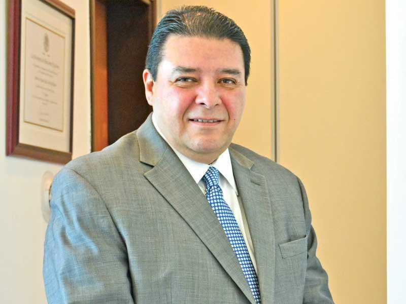 السفير المكسيكي لدى البلاد ميغيل أنخيل ايسيدرو 