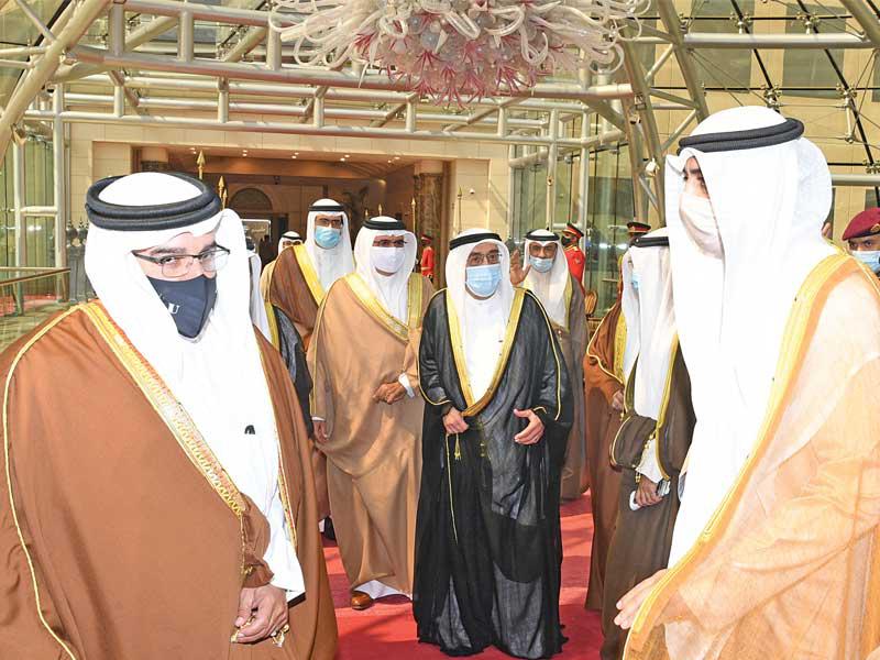 الوفد البحريني لدى وصوله إلى البلاد