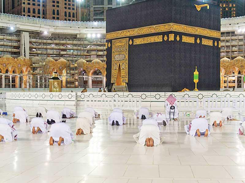  السعودية تستأنف استقبال مؤدي العمرة تدريجياً 