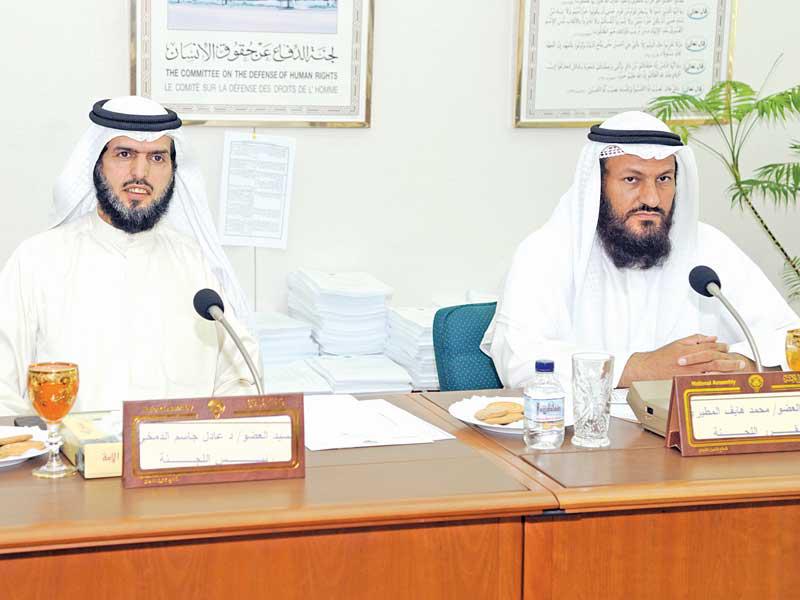 النائب محمد هايف و النائب د. عادل الدمخي  في اجتماع سابق للجنة حقوق الإنسان