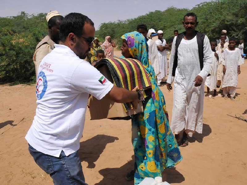 تواصل دعم «الهلال الأحمر» لمتضرري السيول في السودان