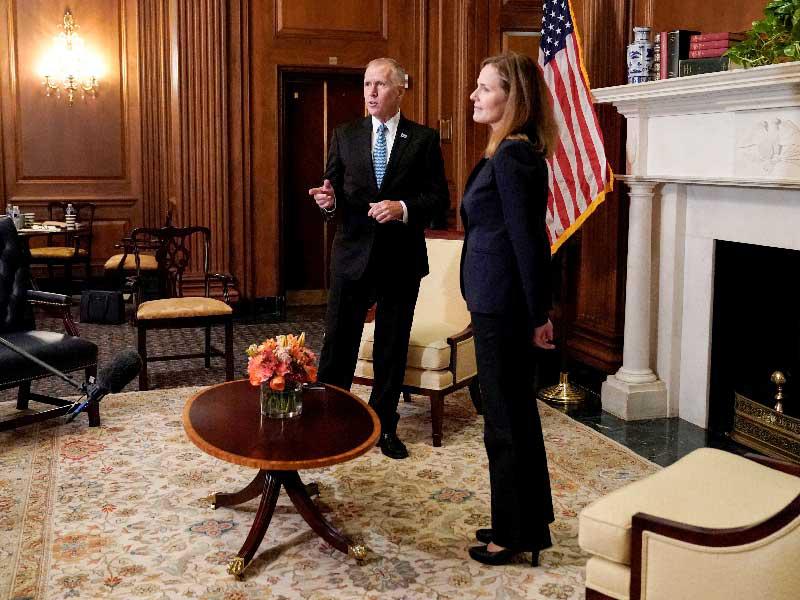 مرشحة المحكمة العليا إيمي باريت