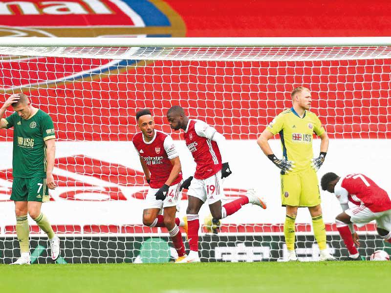 فرحة لاعبي أرسنال بعد إحراز الهدف الثاني 