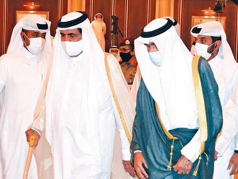 سمو أمير البلاد الشيخ نواف الأحمد يتلقى التعازي من الشيخ حمد بن خليفة والد أمير قطر