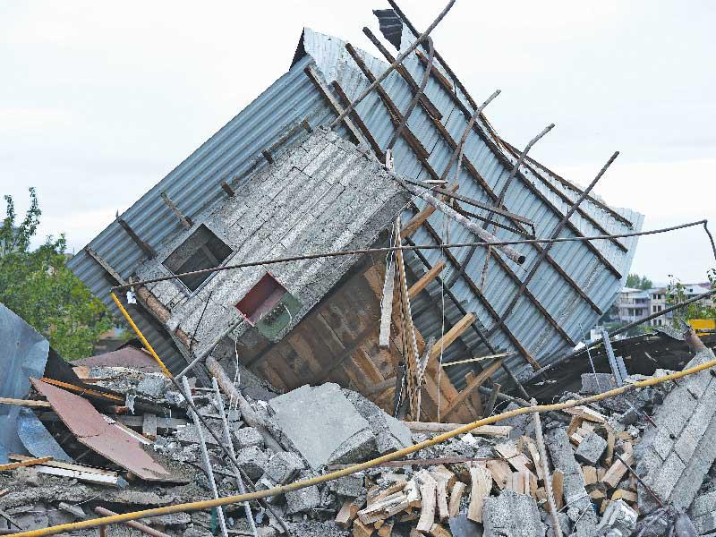 منزل مدمّر بفعل قصف أذربيجاني في ستيباناكيرت عاصمة كاراباخ     (ا ف ب)