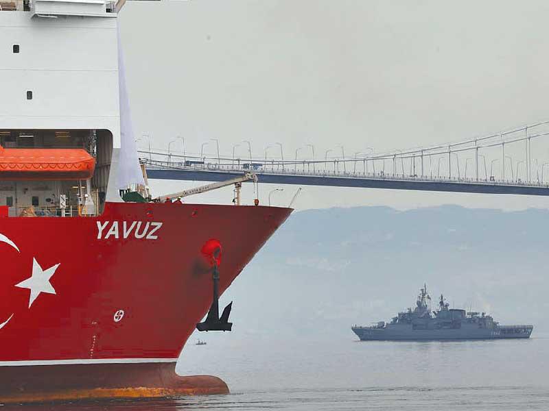تركيا تسحب سفينة تنقيب في البحر المتوسط