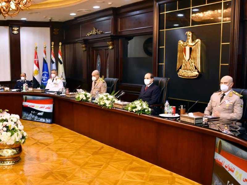 الرئيس عبدالفتاح السيسي يلتقي قادة الجيش