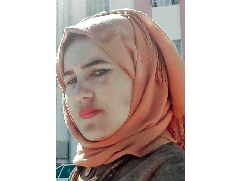 الدكتورة سامية غشّير أستاذة الأدب العربي بجامعة حسيبة بن بوعلي بالجزائر