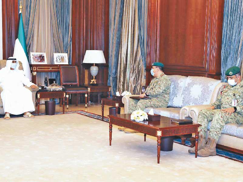 الشيخ مشعل الأحمد مستقبلاً الرفاعي