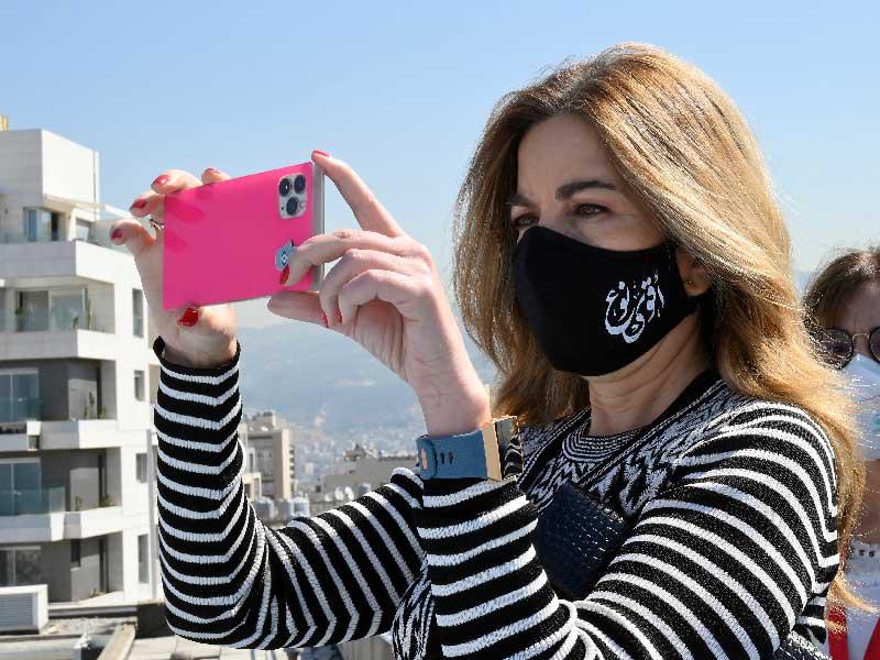 الأميرة غيداء طلال رئيسة مركز ومؤسسة الملك حسين للسرطان تزور مرفأ بيروت أمس (إي بي أيه)