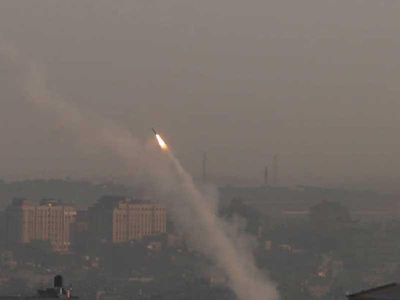 إسرائيل تقصف غزة بعد إطلاق صاروخ 