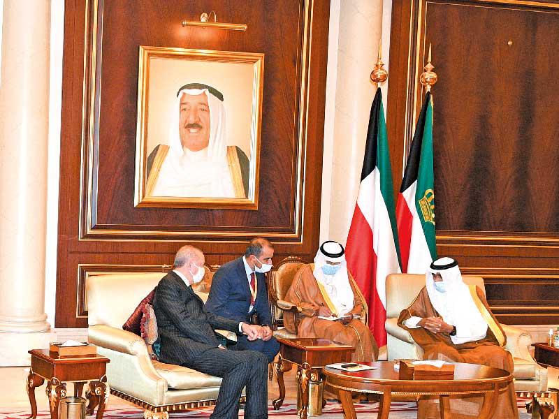 الأمير مستقبلاً إردوغان والوفد المرافق أمس