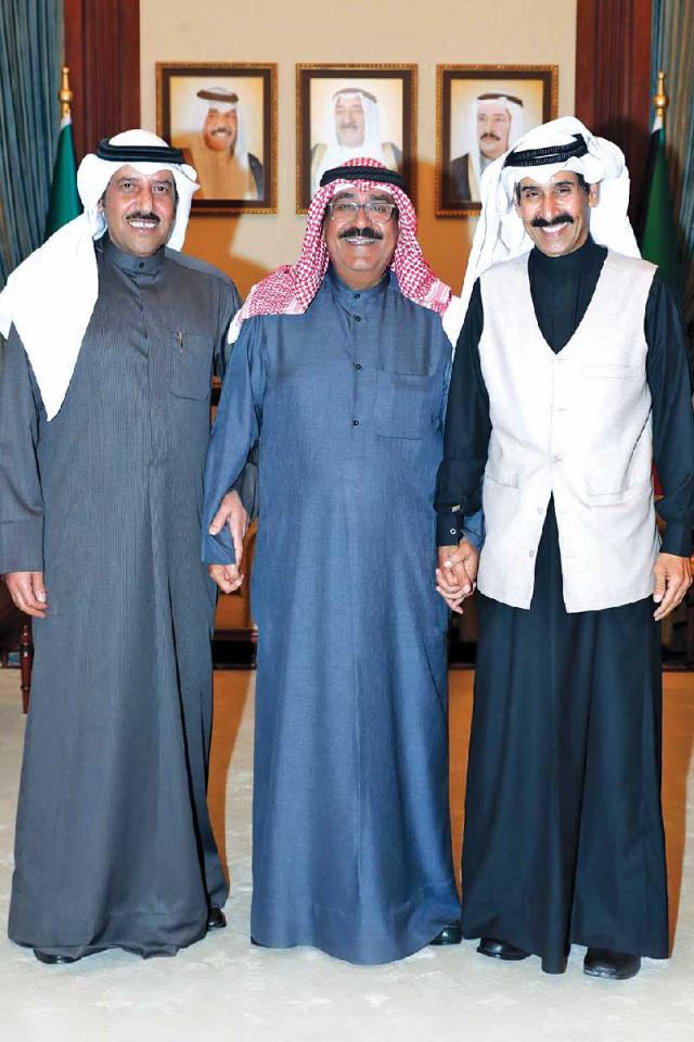 ولي العهد مشعل الأحمد مع حبيب الدويلة وعلي مساعد