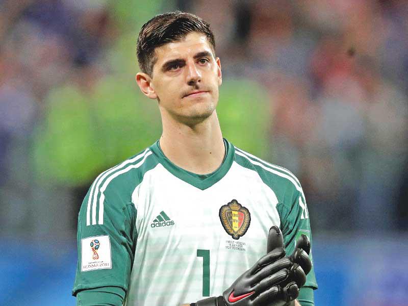 حارس المرمى البلجيكي  تيبو كورتوا وفريق ريال مدريد الإسباني