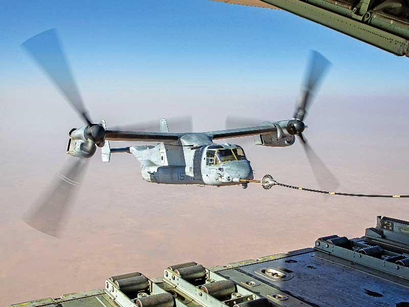 طائرة أميركية تابعة لوحدة «المشاة البحرية 13» تتزود بالوقودn