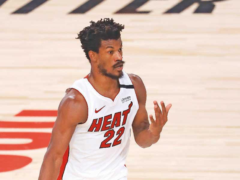 لاعب فريق ميامي هيت جيمي باتلر 