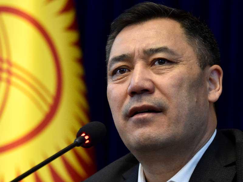 رئيس الوزراء القرغيزي بالإنابة صادر جاباروف يعقد مؤتمرا صحفيا