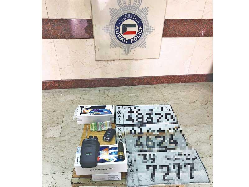 المعدات التي عثر عليها مع المتهم