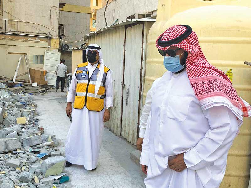 محافظ العاصمة خلال الجولة