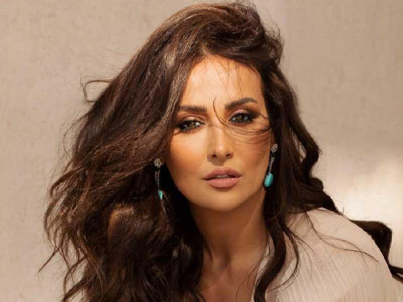 الفنانة السورية كندا حنا