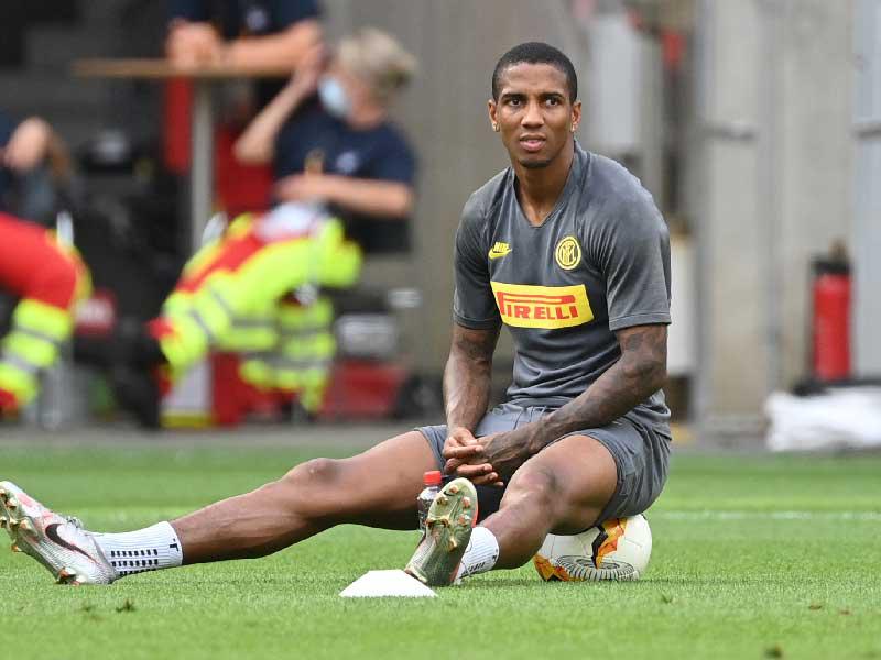  لاعب وسط انتر ميلان الإنكليزي أشلي يونغ