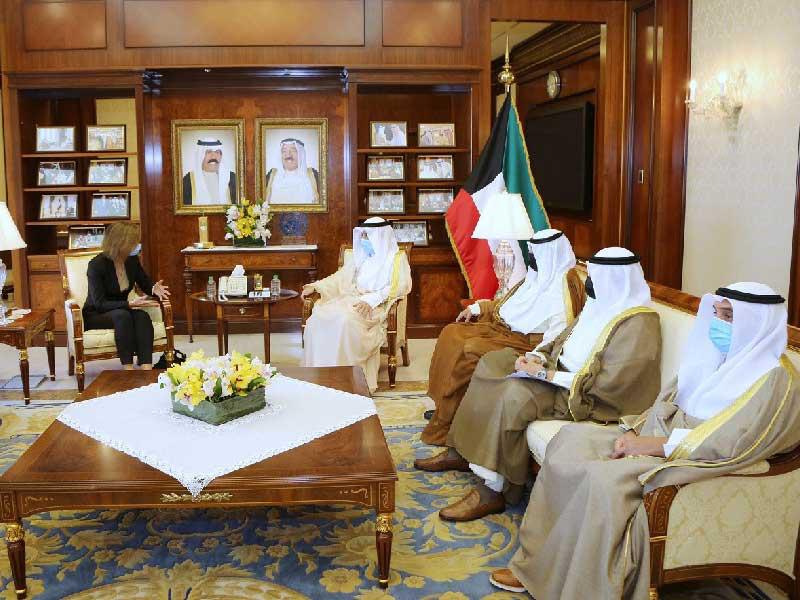  وزير الخارجية وزير الدفاع بالإنابة الشيخ الدكتور أحمد الناصرخلال تسلمه أوراق اعتماد سفيرة فرنسا 