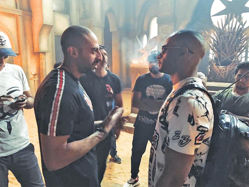 أحمد عبدالواحد ومحمد رمضان بكواليس تصوير كليب «بابا»