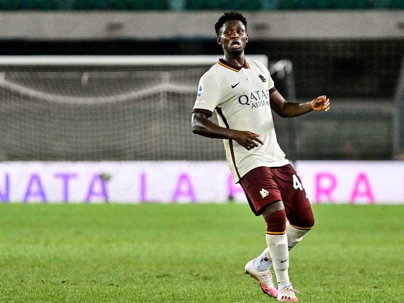 لاعب وسط نادي روما الإيطالي امادو دياوارا 