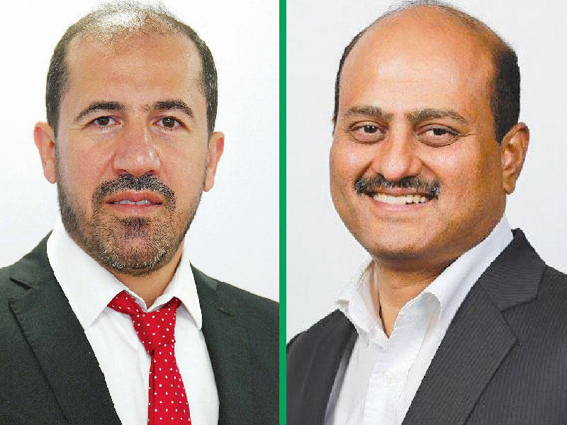 من يمين الصورة كيران ديساي وحسن الشامي